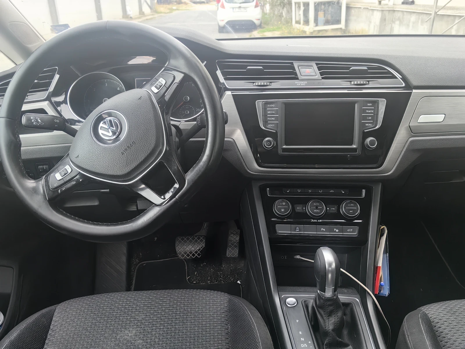 VW Touran, снимка 10 - Автомобили и джипове - 56658106