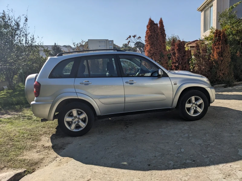 Toyota Rav4, снимка 4 - Автомобили и джипове - 47663871