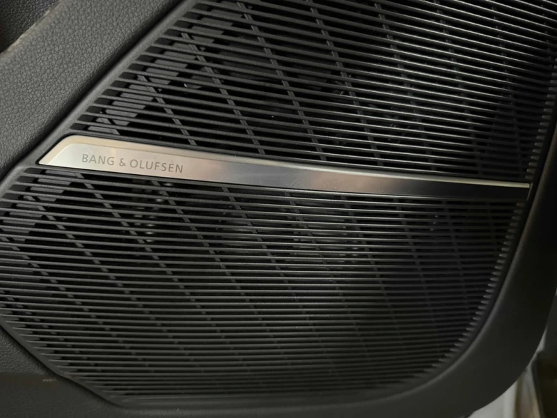 Audi RSQ8 * 4.0 TFSI quattro * CARFAX * ЦЕНА ДО БГ, снимка 11 - Автомобили и джипове - 53089704