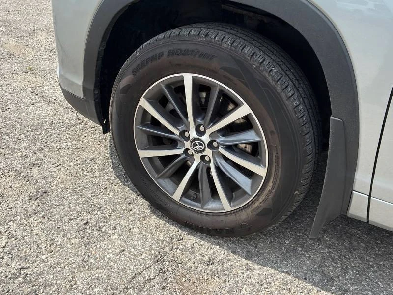Toyota Highlander * AWD XLE * 7 МЕСТЕН * КОМПЛЕКТ ГУМИ * ДИСТРОНИК, снимка 16 - Автомобили и джипове - 55750583