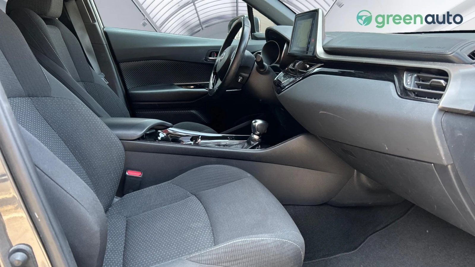 Toyota C-HR 1.2T AWD, Месечна вноска от 520 лв. - изображение 9