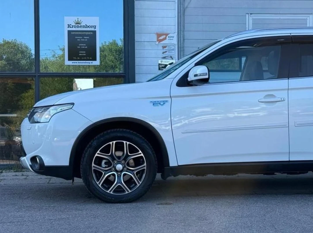 Mitsubishi Outlander Phev , Full max - изображение 2