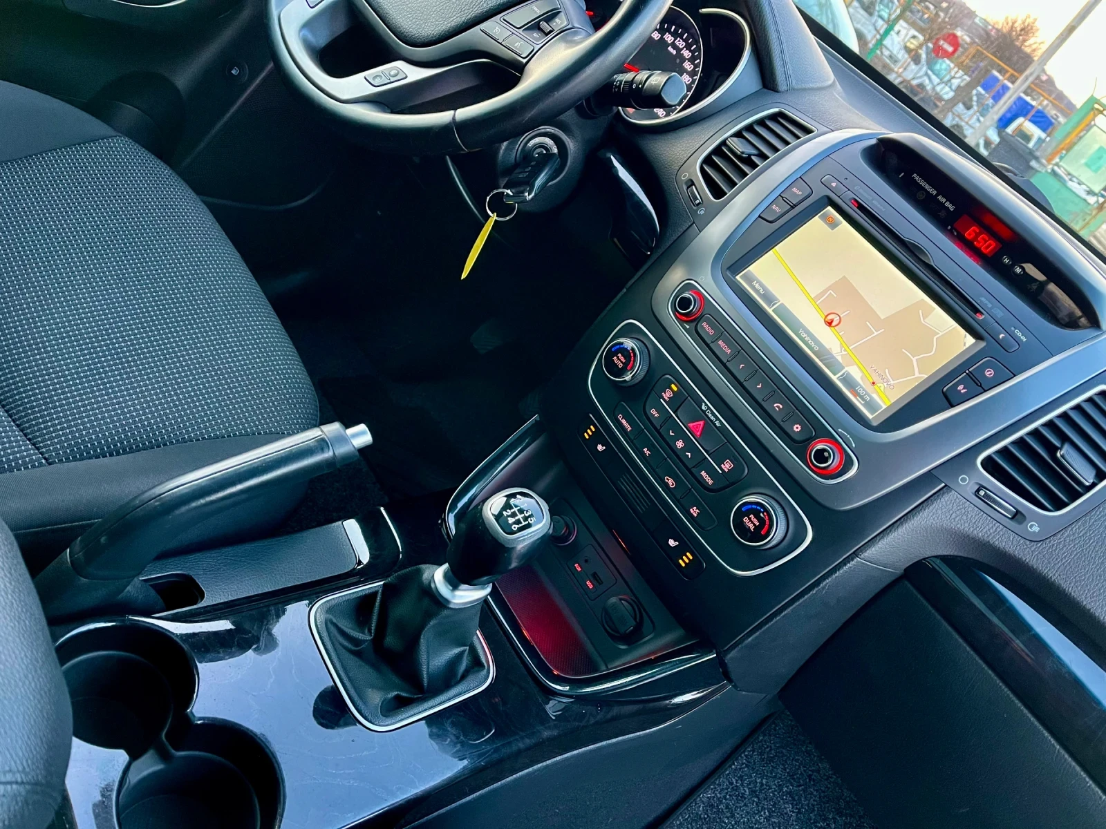 Kia Sorento 2.0 CRDI 4x4 - 7 места / Euro 6B - изображение 9