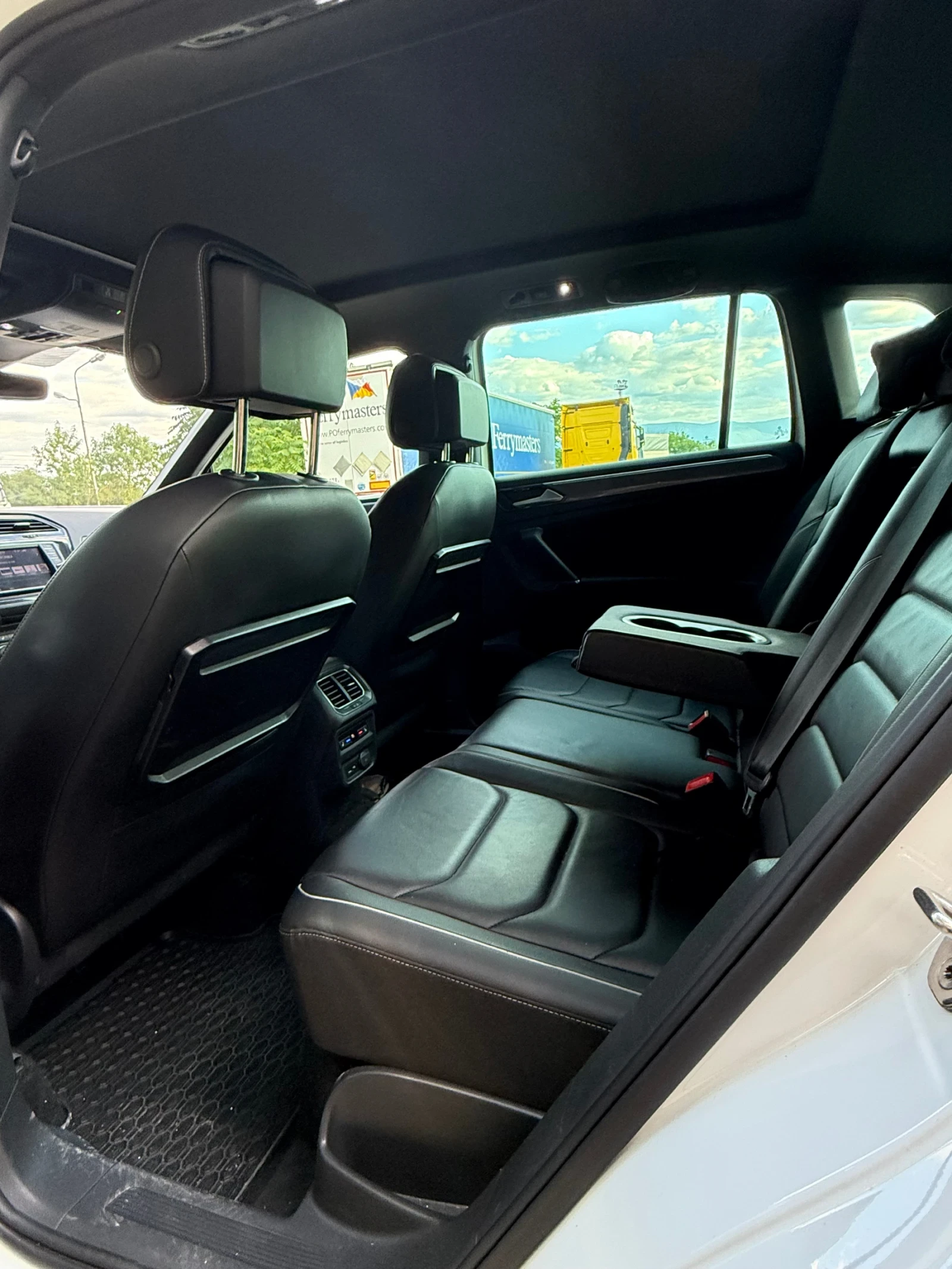 VW Tiguan 2.0 BiTDI* 4MOTION* R LINE, снимка 12 - Автомобили и джипове - 55287985