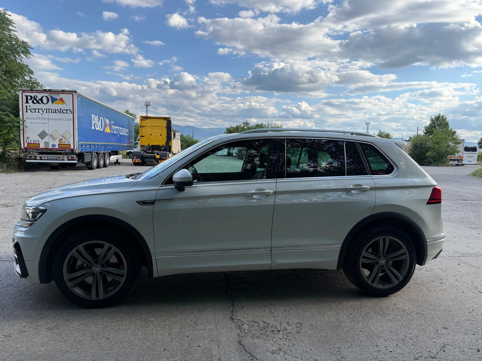 VW Tiguan 2.0 BiTDI* 4MOTION* R LINE, снимка 4 - Автомобили и джипове - 55287985