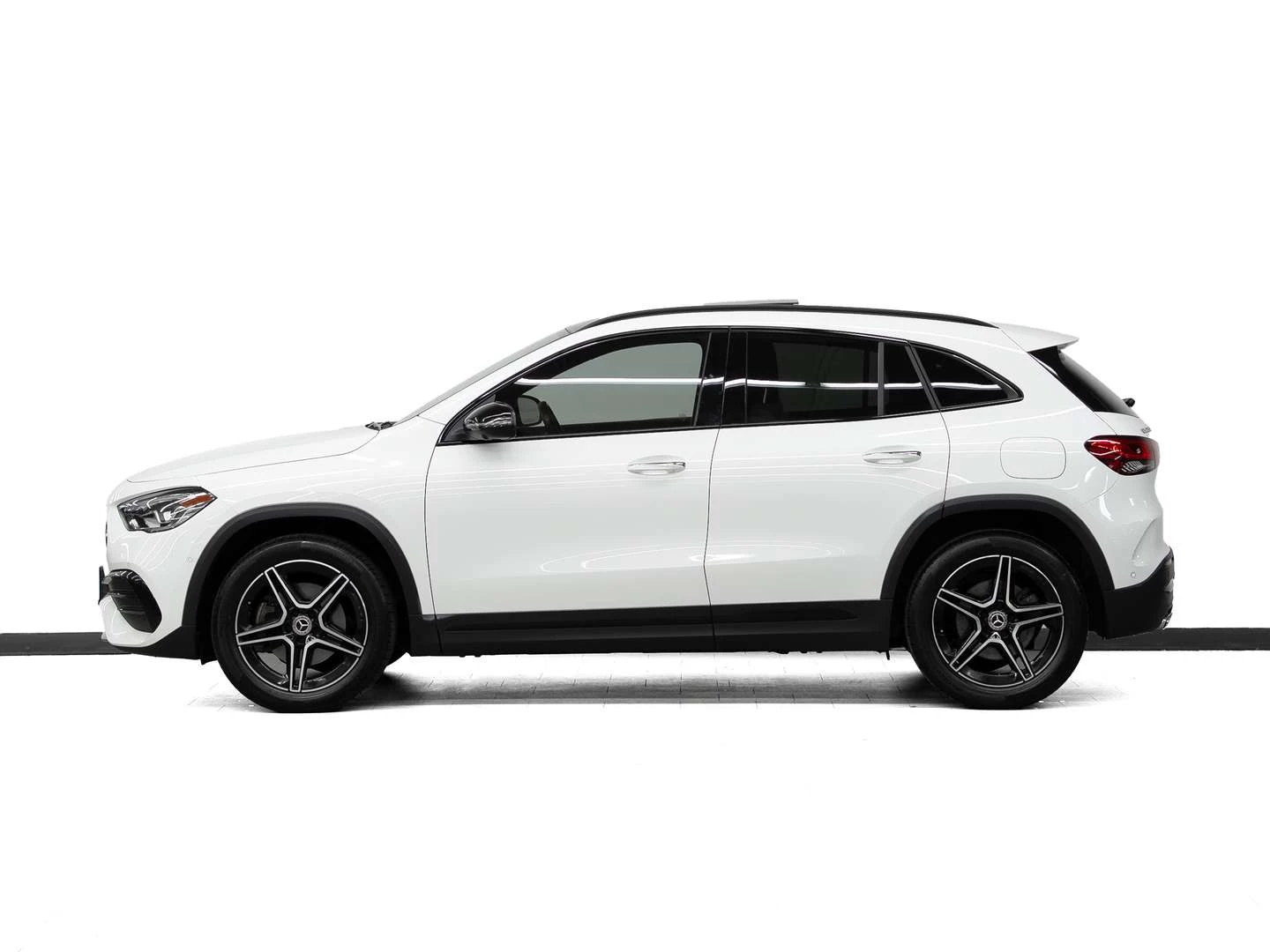 Mercedes-Benz GLA, снимка 4 - Автомобили и джипове - 56115281