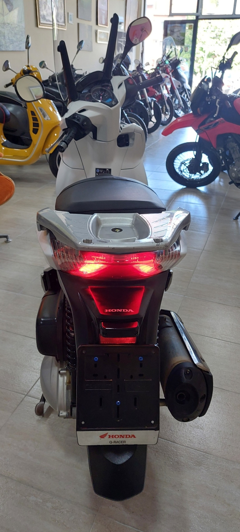 Honda Sh 300 Led, снимка 10 - Мотоциклети и мототехника - 43214092