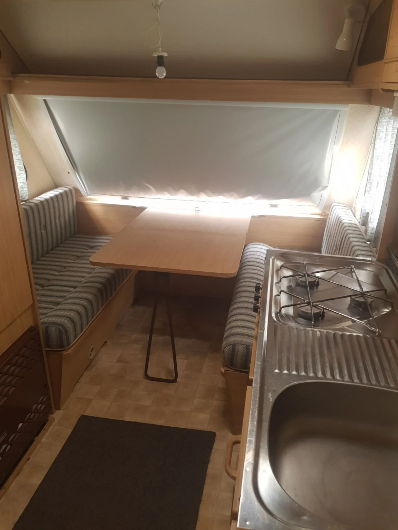 Каравана Beyerland 1988, снимка 6 - Каравани и кемпери - 54372003