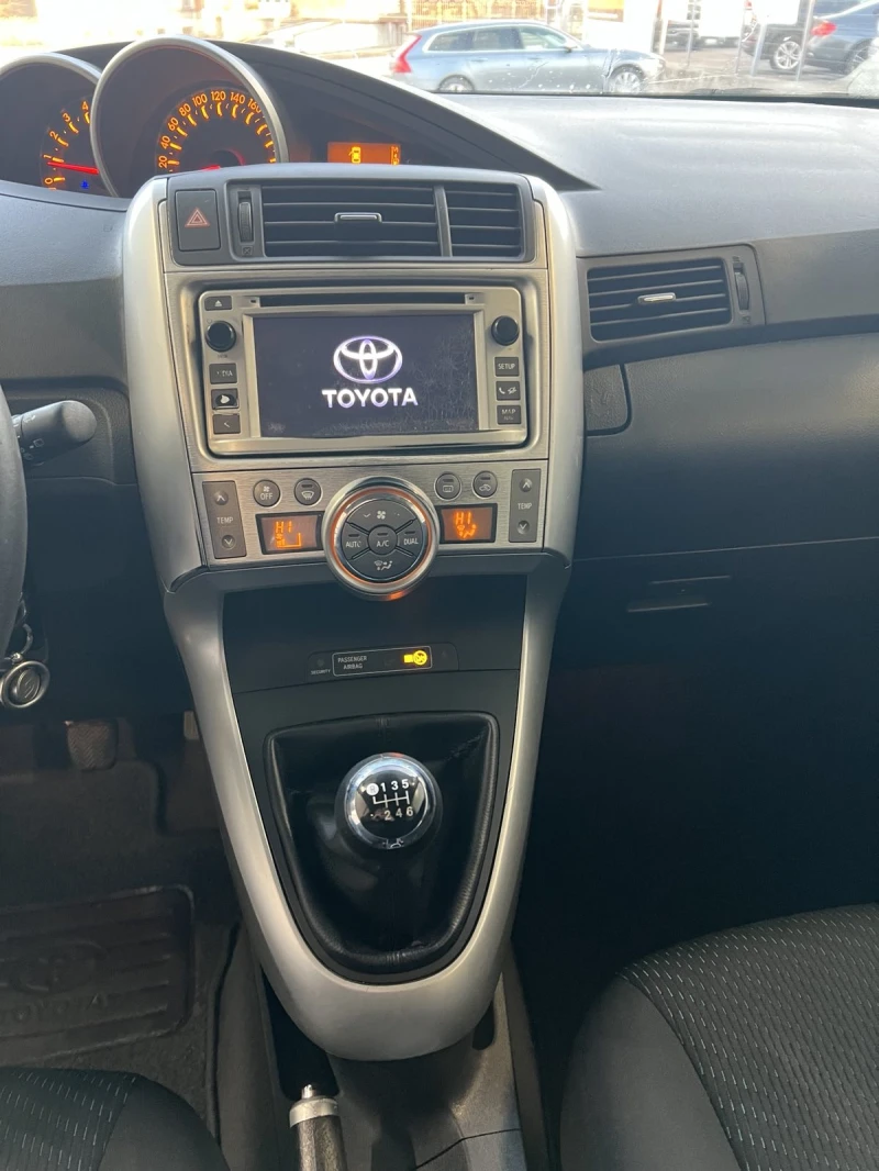 Toyota Verso 2.0 D4D 126к.с., снимка 9 - Автомобили и джипове - 48441081