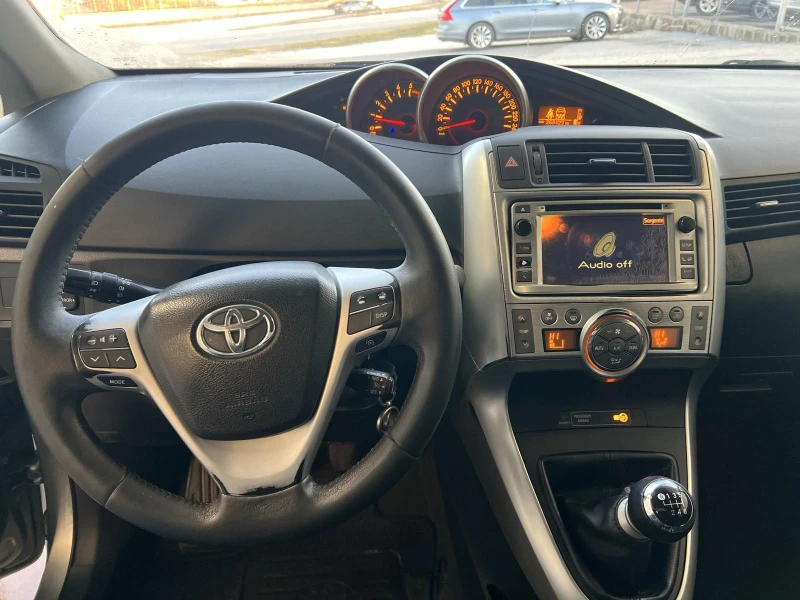 Toyota Verso 2.0 D4D 126к.с., снимка 8 - Автомобили и джипове - 48441081