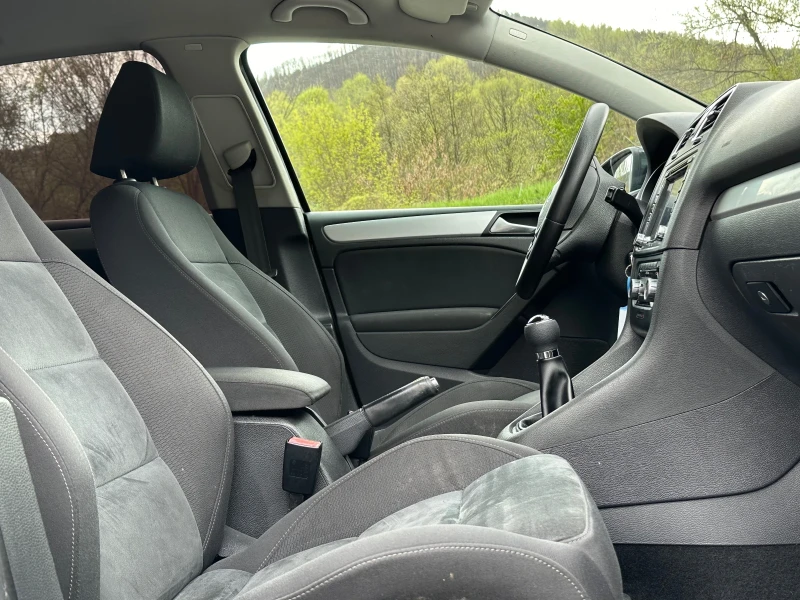 VW Golf Ксенон/Навигация HIGHLINE, снимка 14 - Автомобили и джипове - 51970199