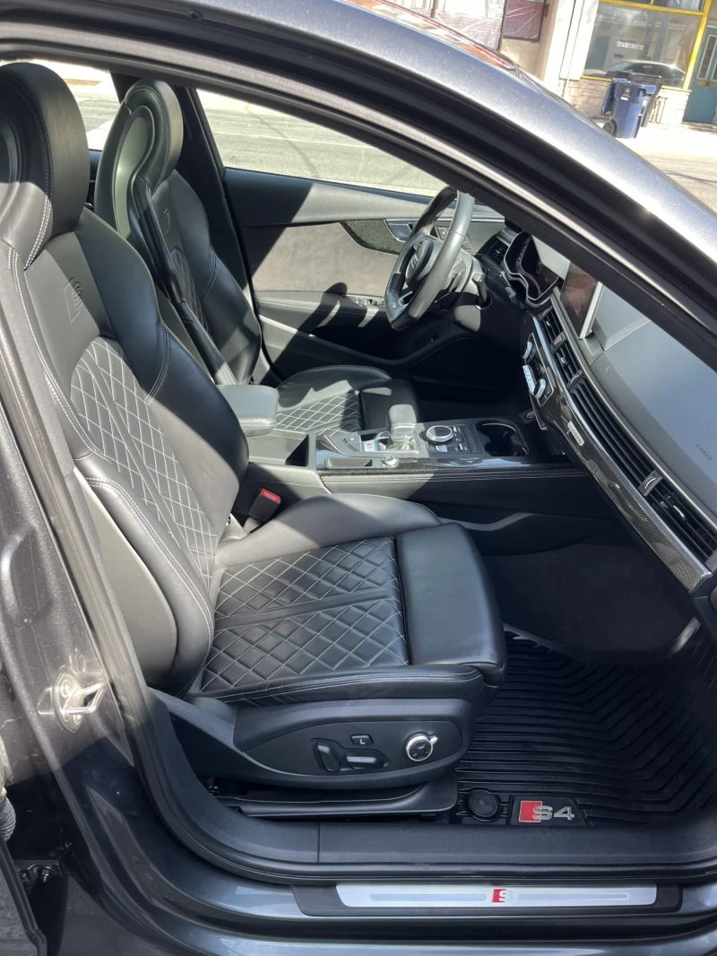 Audi S4 TECHNIK* МАСАЖ* ПОДГРЕВ* КАМЕРА, снимка 12 - Автомобили и джипове - 52380224