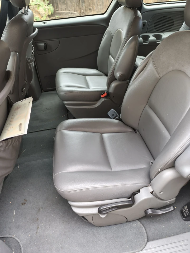 Chrysler Voyager Регистриран , снимка 11 - Автомобили и джипове - 52660736