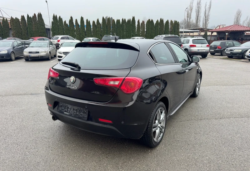 Alfa Romeo Giulietta 1.6M-JET - УНИКАТ - РЕАЛНИ КИЛОМЕТРИ, снимка 5 - Автомобили и джипове - 52663785