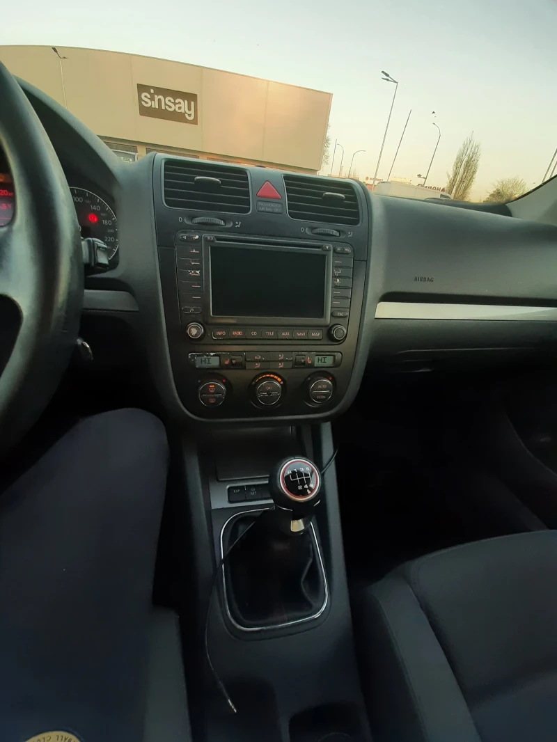 VW Golf 2.0tdi, снимка 9 - Автомобили и джипове - 52792611