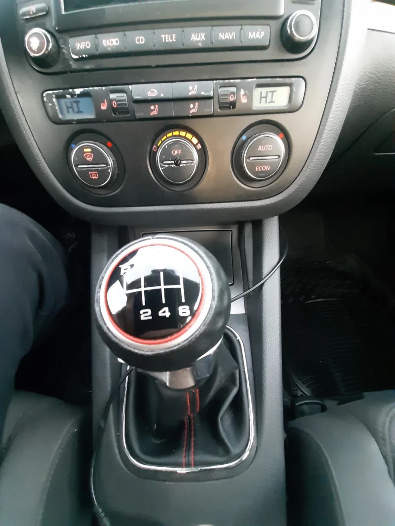 VW Golf 2.0tdi, снимка 11 - Автомобили и джипове - 52792611