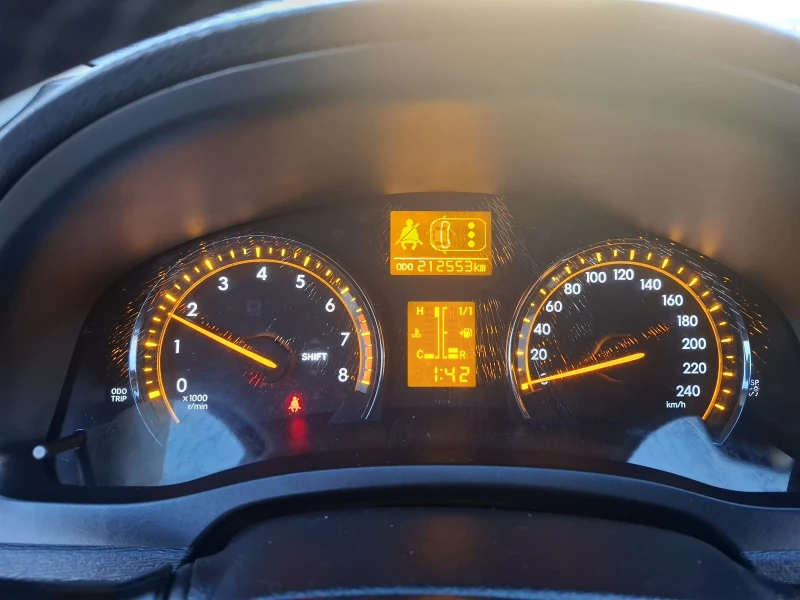 Toyota Avensis 1.8i / 147kc., снимка 8 - Автомобили и джипове - 53077218