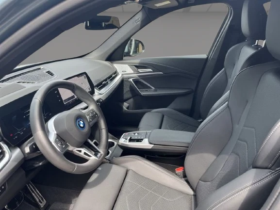 BMW iX1 xDrive30 = M-Sport = Гаранция, снимка 5 - Автомобили и джипове - 56126130