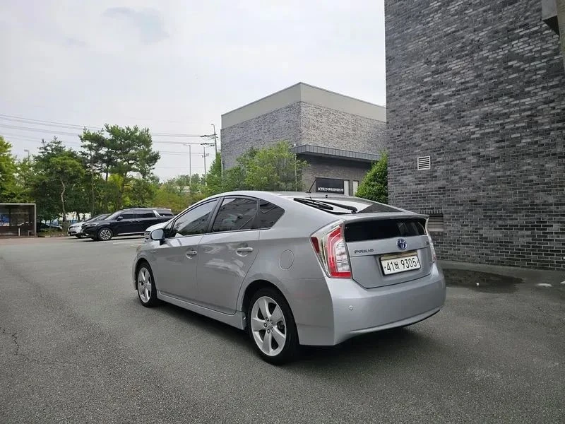 Toyota Prius, снимка 3 - Автомобили и джипове - 56688167