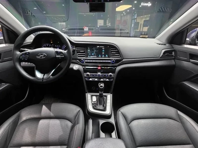 Hyundai Elantra, снимка 7 - Автомобили и джипове - 56724876