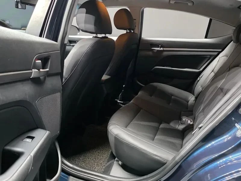 Hyundai Elantra, снимка 12 - Автомобили и джипове - 56724876