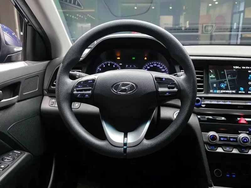 Hyundai Elantra, снимка 14 - Автомобили и джипове - 56724876