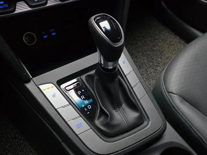 Hyundai Elantra, снимка 9 - Автомобили и джипове - 56724876