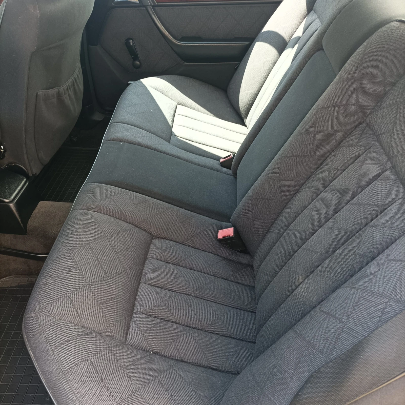 Mercedes-Benz E 200  - изображение 5