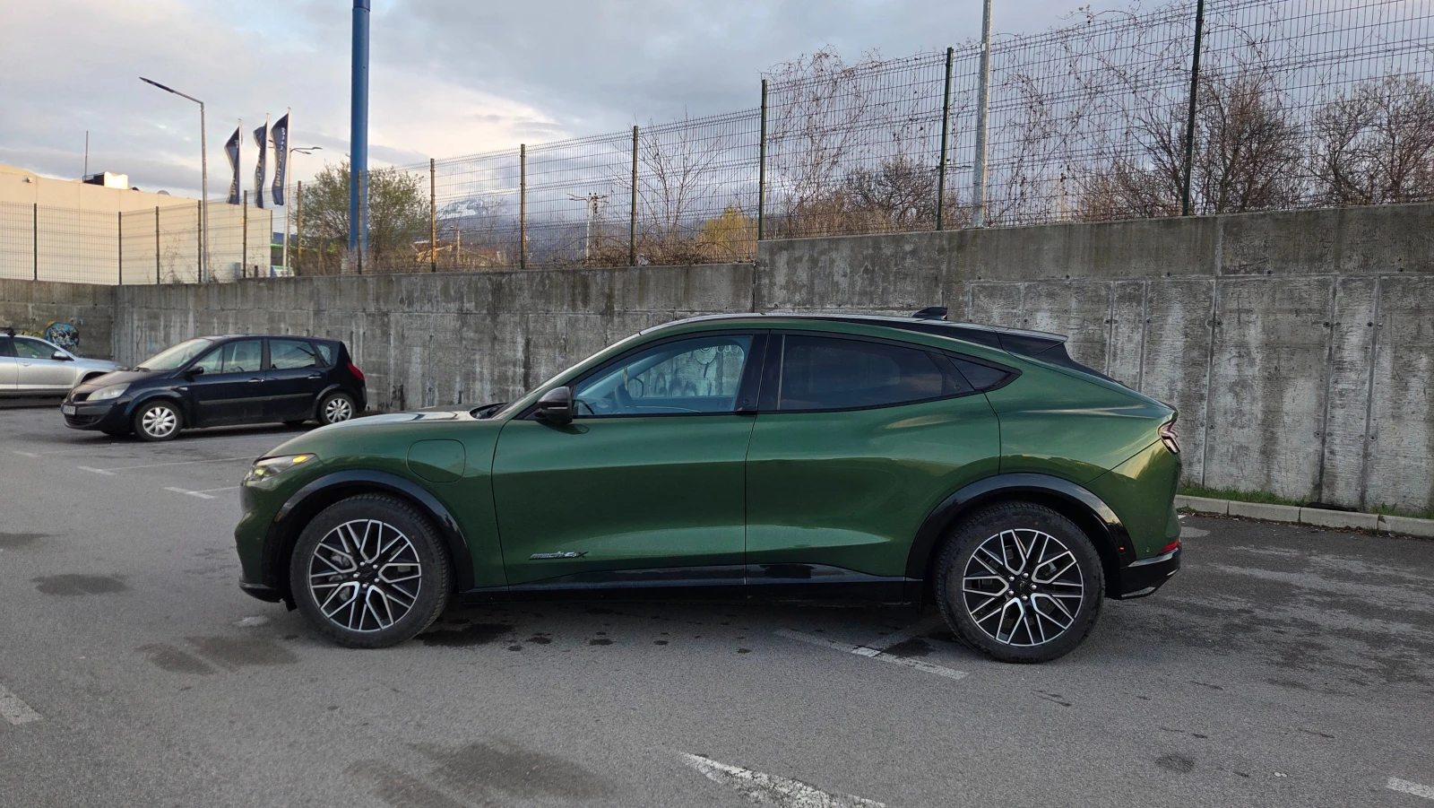 Ford Mustang Mach-E Premium Extended Range AWD, снимка 6 - Автомобили и джипове - 54011043