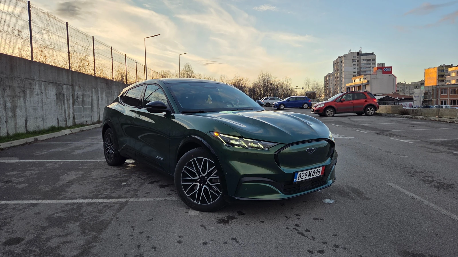 Ford Mustang Mach-E Premium Extended Range AWD, снимка 2 - Автомобили и джипове - 54011043