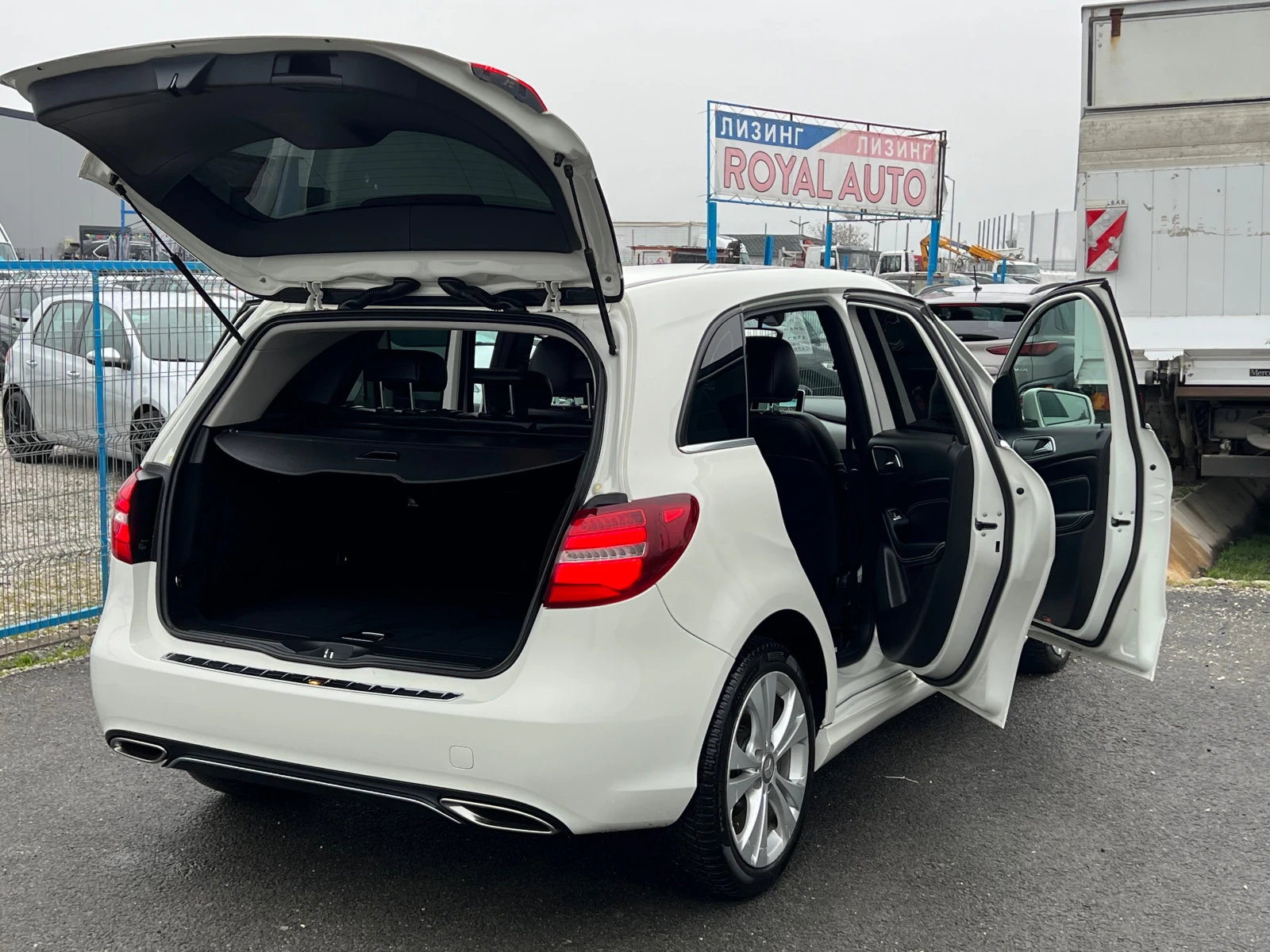 Mercedes-Benz B 180 ЛИЗИНГ-FEISS-АВТОМАТ-КОЖА-ТОП, снимка 13 - Автомобили и джипове - 54058281