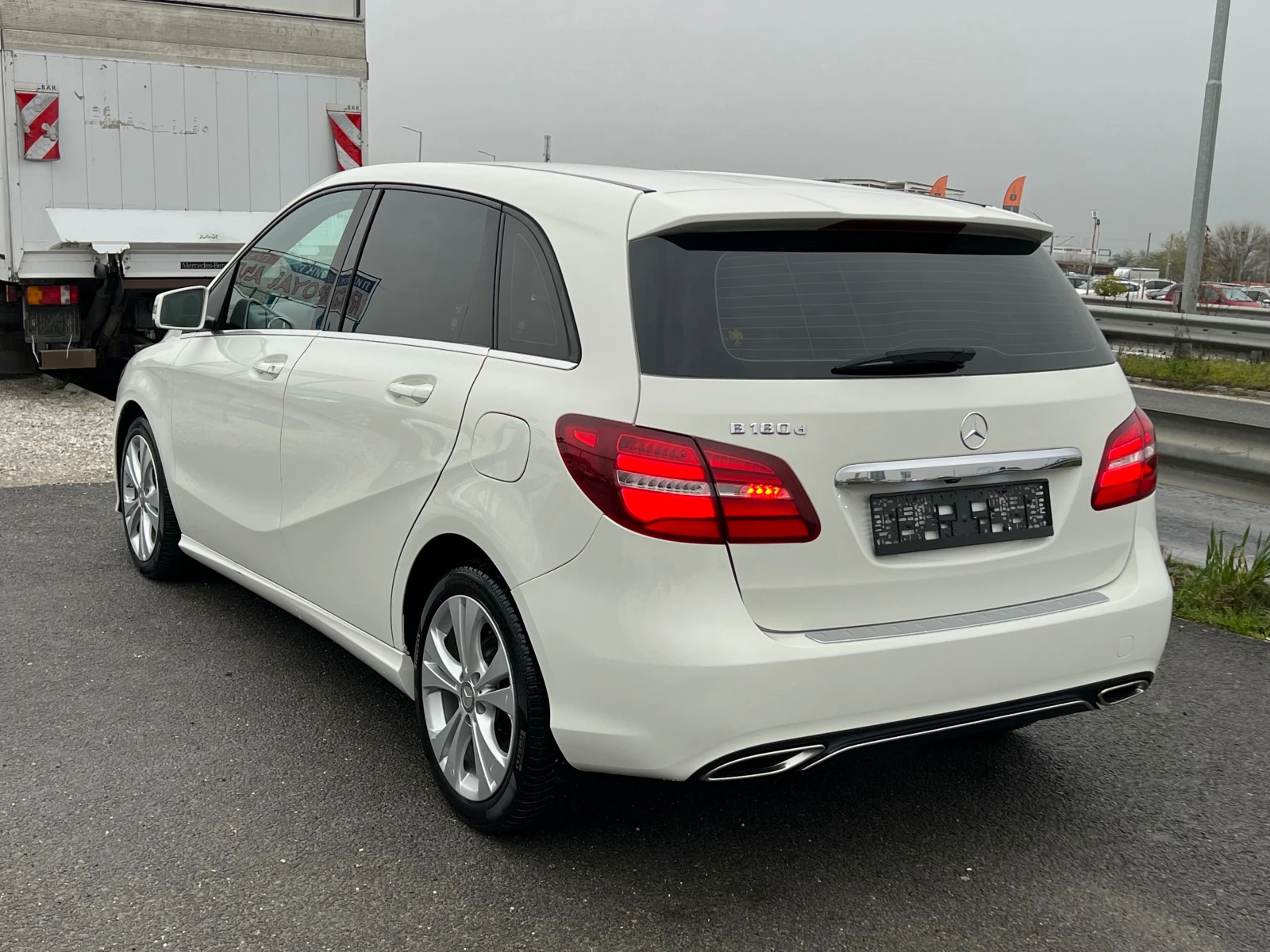 Mercedes-Benz B 180 ЛИЗИНГ-FEISS-АВТОМАТ-КОЖА-ТОП, снимка 6 - Автомобили и джипове - 54058281