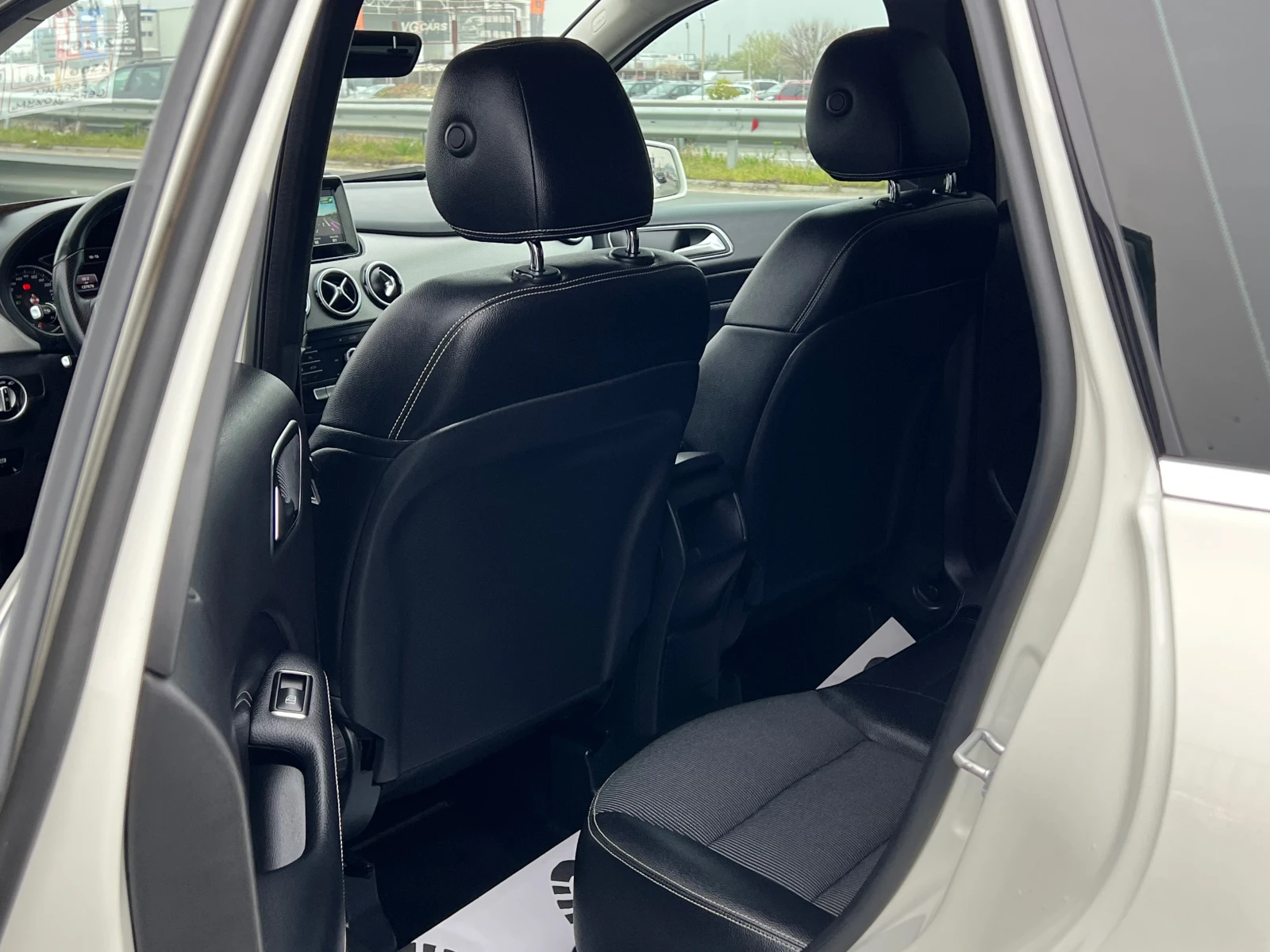 Mercedes-Benz B 180 ЛИЗИНГ-FEISS-АВТОМАТ-КОЖА-ТОП, снимка 8 - Автомобили и джипове - 54058281