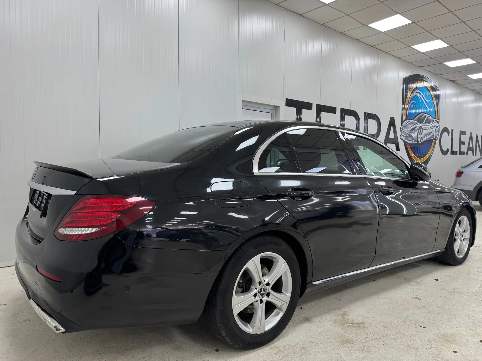 Mercedes-Benz E 220, снимка 4 - Автомобили и джипове - 54146303