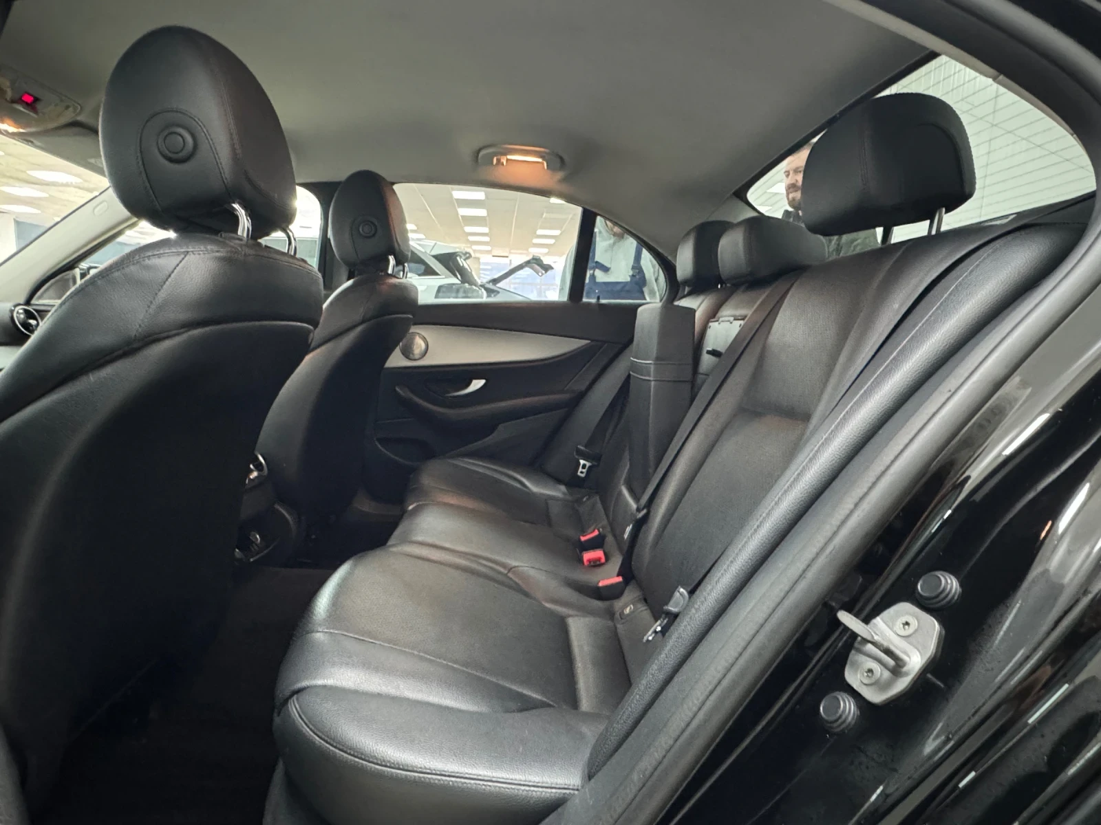 Mercedes-Benz E 220, снимка 8 - Автомобили и джипове - 54146303