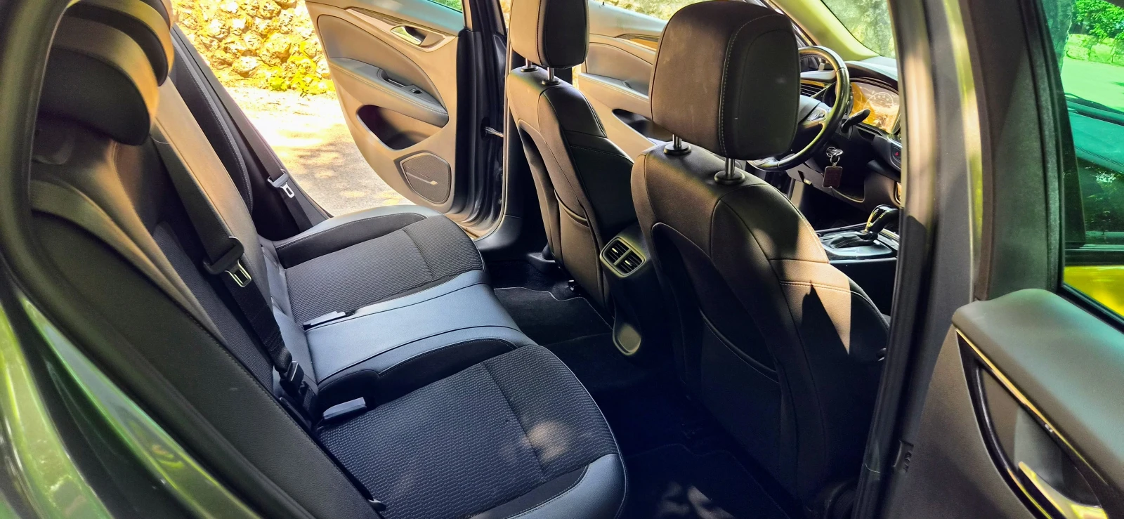 Opel Insignia, снимка 6 - Автомобили и джипове - 54631527