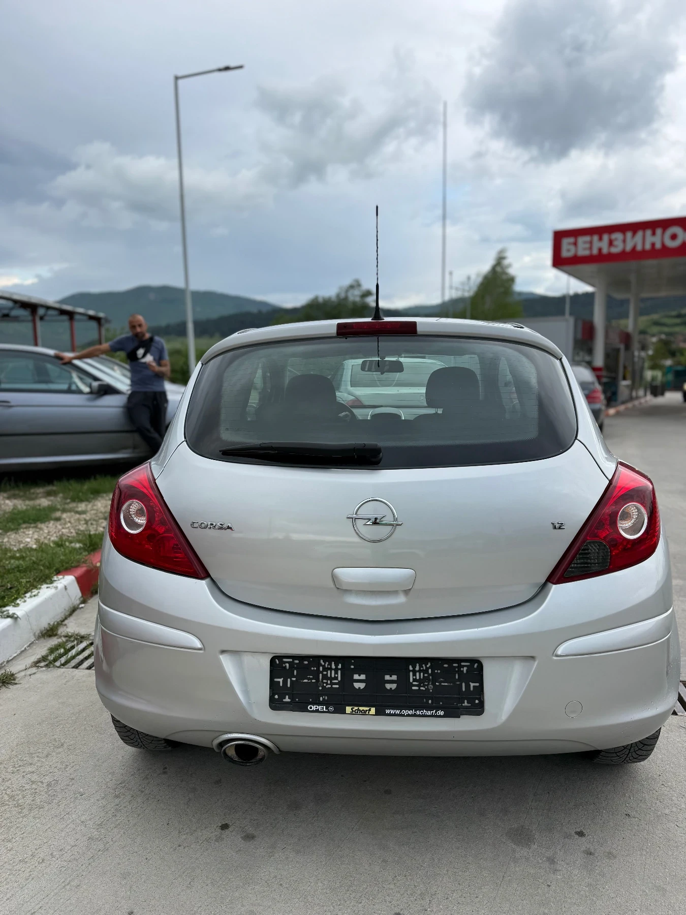 Opel Corsa 1.2i обслужена топ състояние, снимка 3 - Автомобили и джипове - 54661575