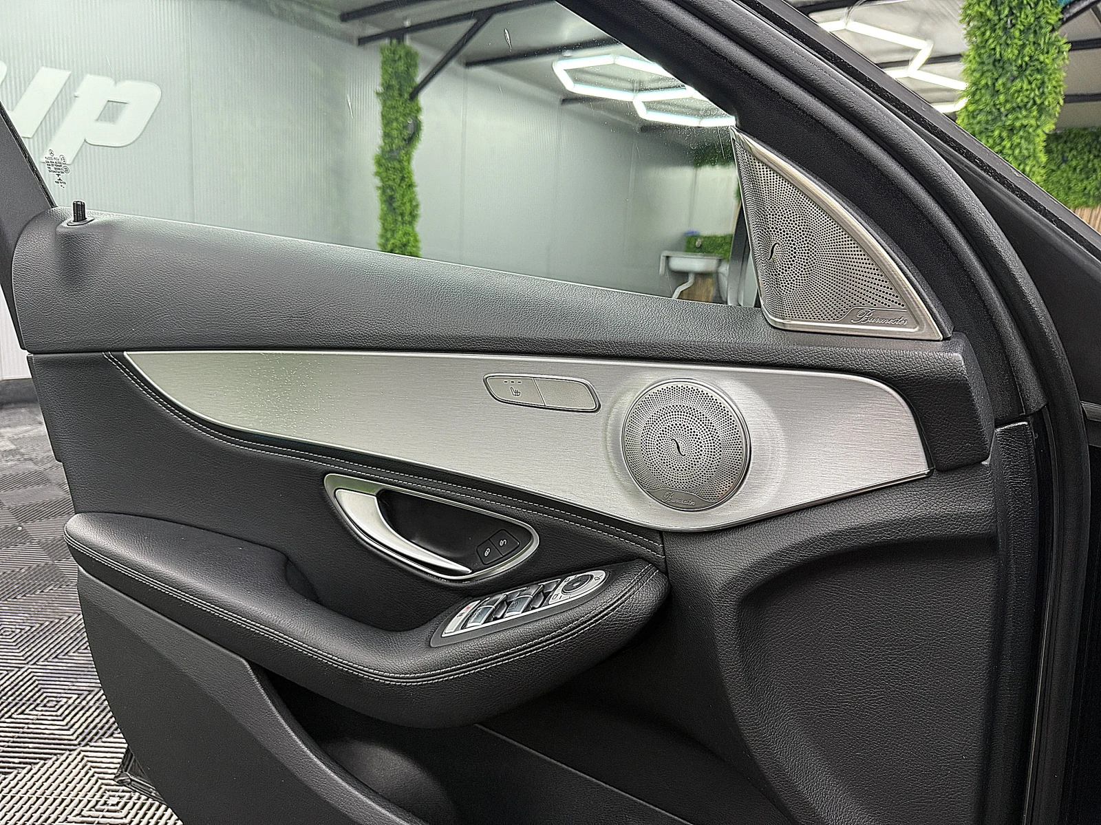 Mercedes-Benz C 220 Burmaster/Navi/Ambient/СОБСТВЕН ЛИЗИНГ, снимка 9 - Автомобили и джипове - 54836575