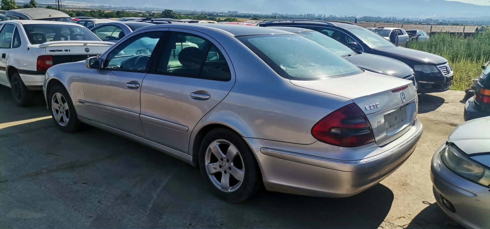 Mercedes-Benz E 270 2.7 CDI, снимка 2 - Автомобили и джипове - 55008514