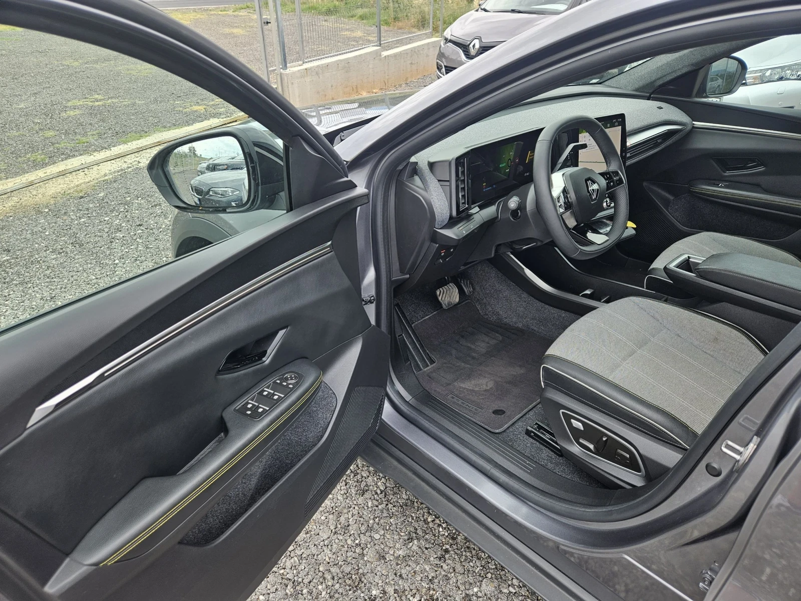 Renault Scenic E-Tech 87kw Full Options, снимка 10 - Автомобили и джипове - 55134639