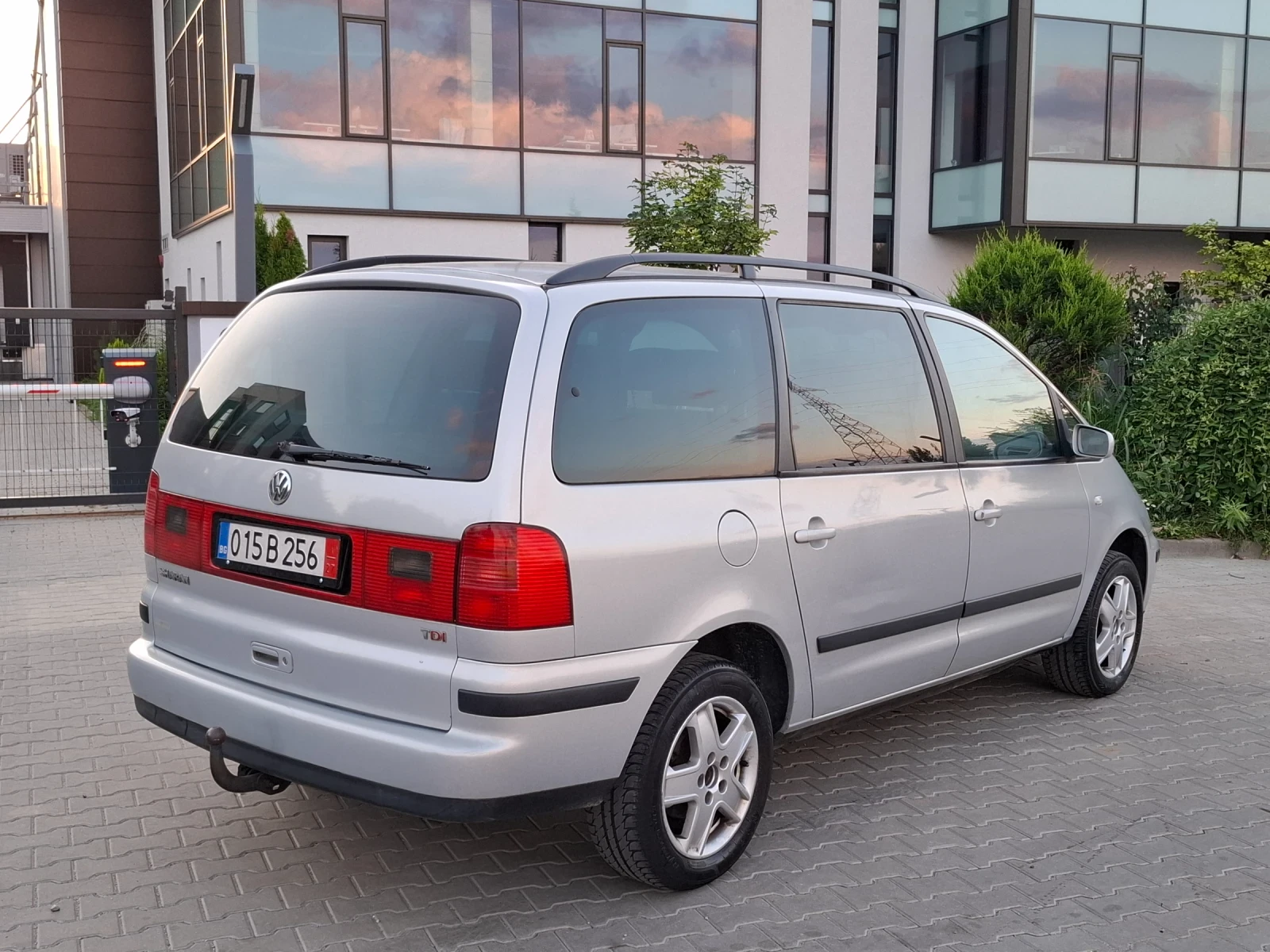 VW Sharan 1.9TDI* (131кс)* 6-СКОРОСТИ* HOB BHOC* * , снимка 12 - Автомобили и джипове - 55193048