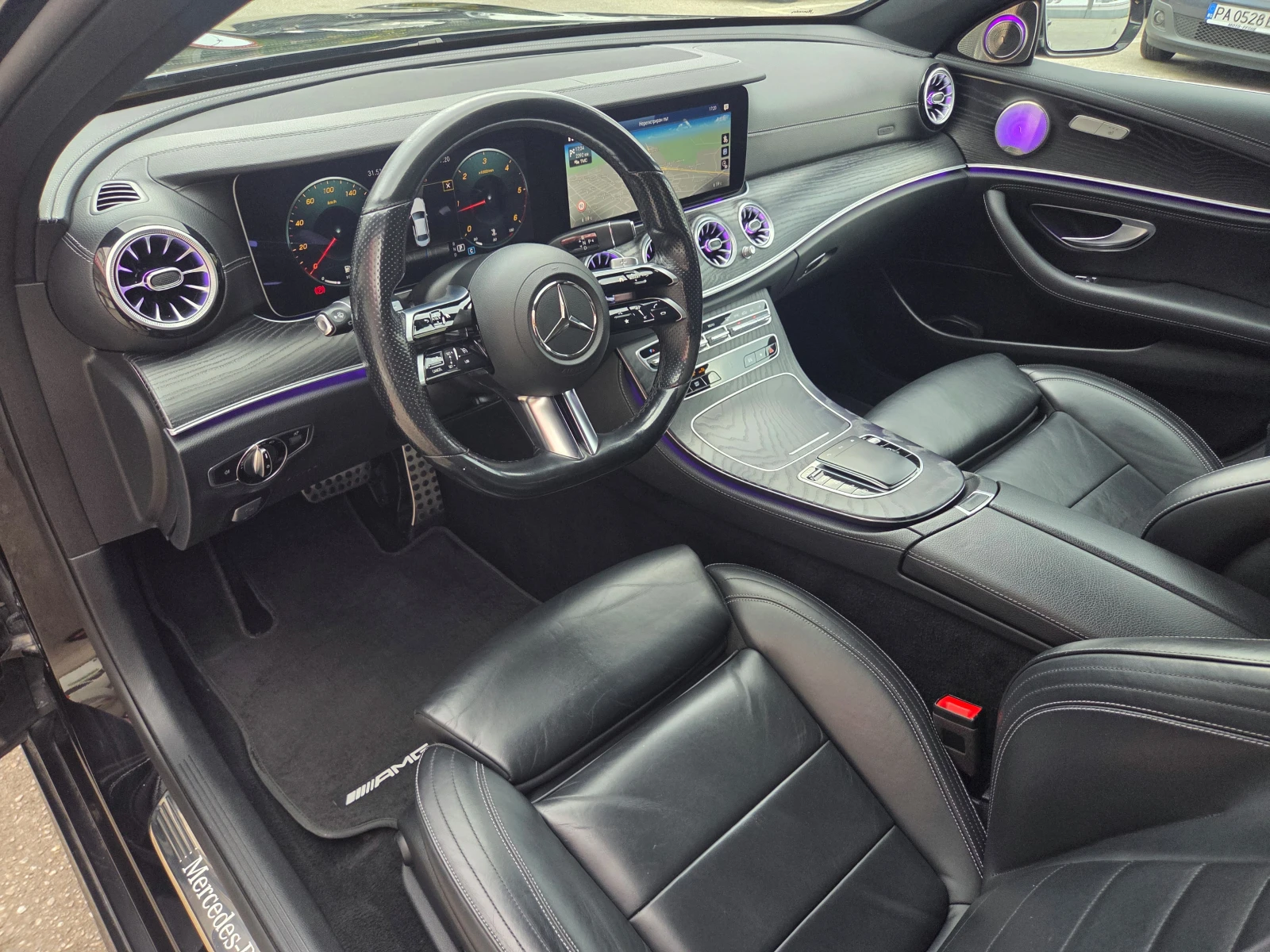 Mercedes-Benz E 220 d///AMG Line/BURMESTER/DIGITAL/DISTRONIC/NAVI/KAM, снимка 9 - Автомобили и джипове - 55790922