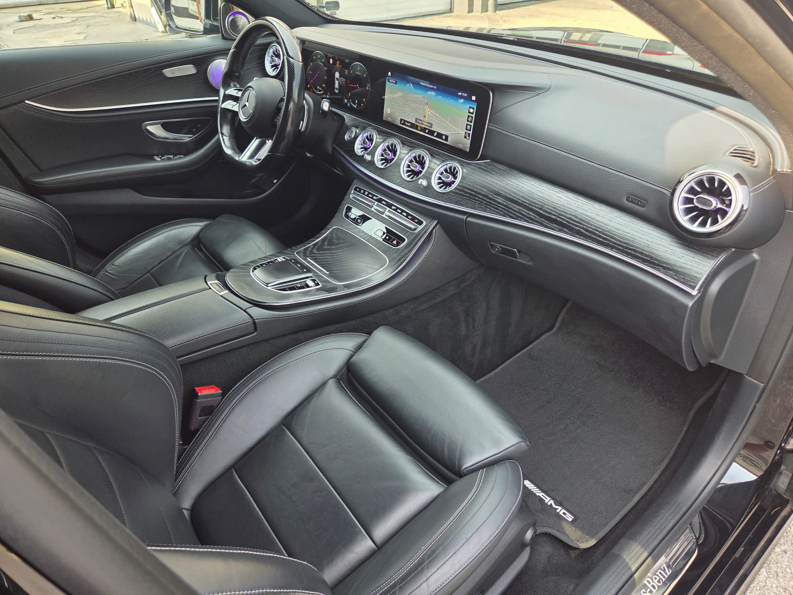 Mercedes-Benz E 220 d///AMG Line/BURMESTER/DIGITAL/DISTRONIC/NAVI/KAM, снимка 14 - Автомобили и джипове - 55790922