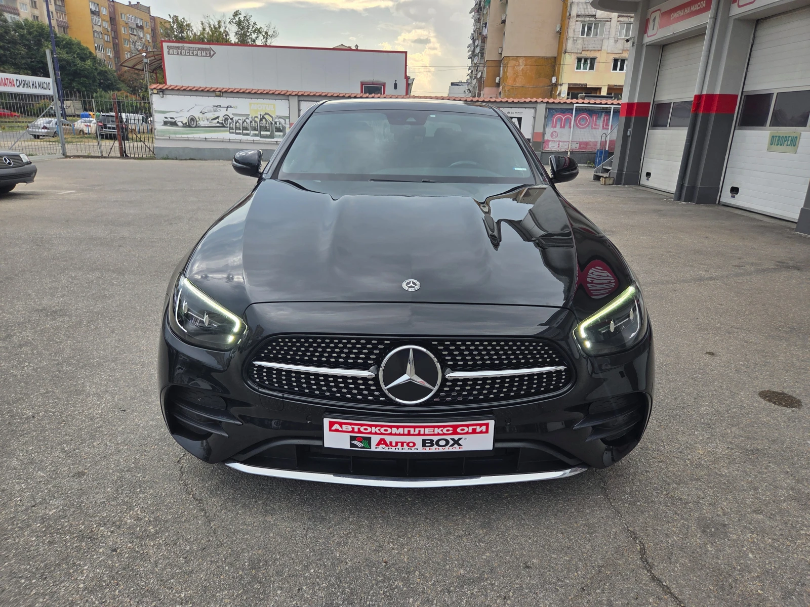 Mercedes-Benz E 220 d///AMG Line/BURMESTER/DIGITAL/DISTRONIC/NAVI/KAM, снимка 8 - Автомобили и джипове - 55790922