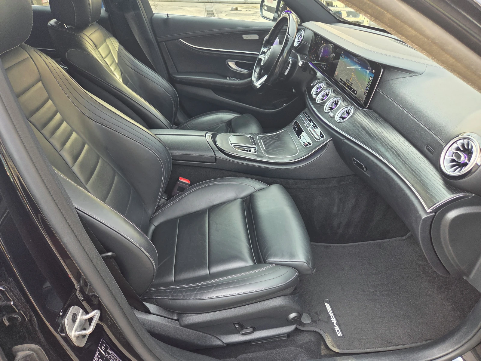 Mercedes-Benz E 220 d///AMG Line/BURMESTER/DIGITAL/DISTRONIC/NAVI/KAM, снимка 15 - Автомобили и джипове - 55790922