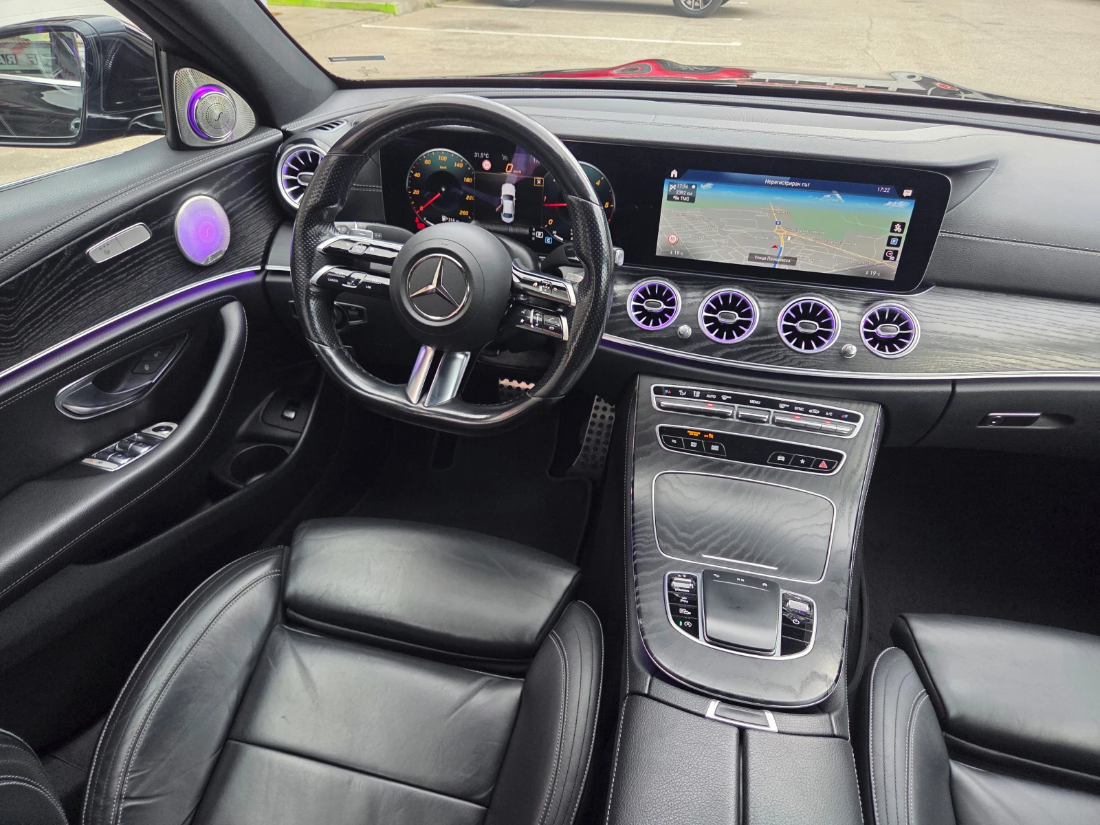 Mercedes-Benz E 220 d///AMG Line/BURMESTER/DIGITAL/DISTRONIC/NAVI/KAM, снимка 13 - Автомобили и джипове - 55790922