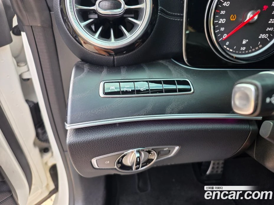 Mercedes-Benz E 220 Coupe, снимка 17 - Автомобили и джипове - 55794715