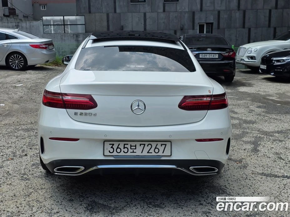 Mercedes-Benz E 220 Coupe, снимка 2 - Автомобили и джипове - 55794715