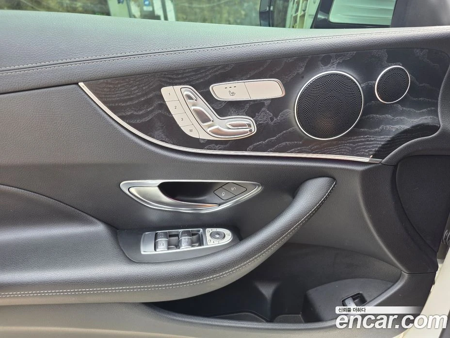 Mercedes-Benz E 220 Coupe, снимка 16 - Автомобили и джипове - 55794715