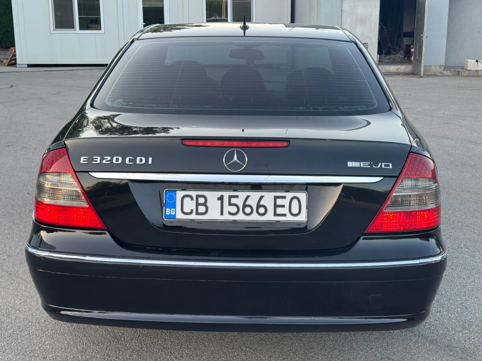 Mercedes-Benz E 320, снимка 6 - Автомобили и джипове - 55879331